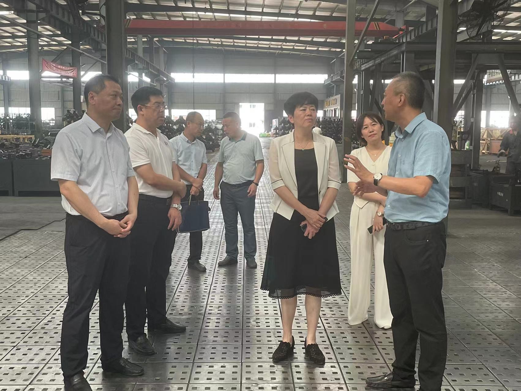 工會送清涼，防暑保安康-十堰市總工會走進(jìn)精密新動力開展慰問活動